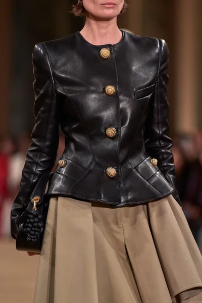 Look 32